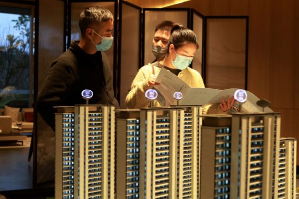 Mất việc, căn nhà bị bán đấu giá gần nửa giá mua vẫn chưa trả hết nợ