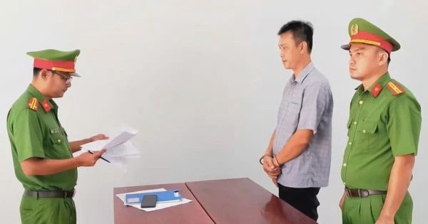 Mâu thuẫn tình cảm, người đàn ông phát tán 6 clip 'nóng' của bạn gái