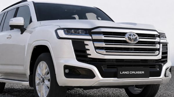Mẫu Toyota Land Cruiser mạnh nhất lịch sử chốt giá hơn 4,7 tỷ đồng tại Việt Nam