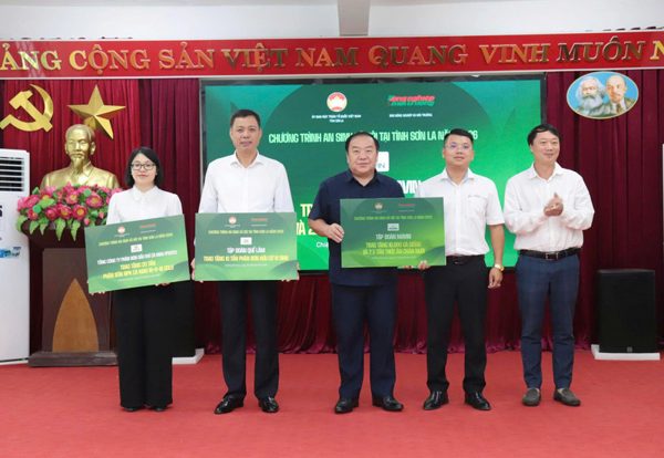 Mavin trao 10.000 gà giống, góp phần tạo sinh kế bền vững tại Sơn La