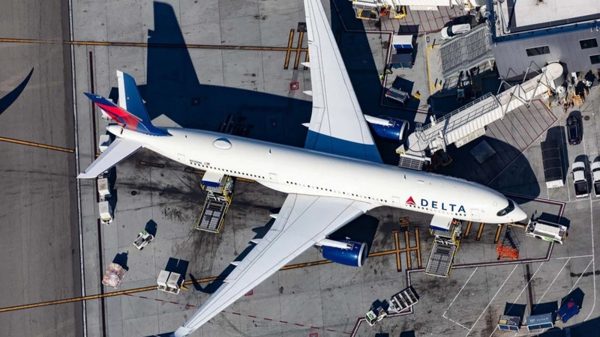Máy bay Airbus A350 va chạm Boeing 777
