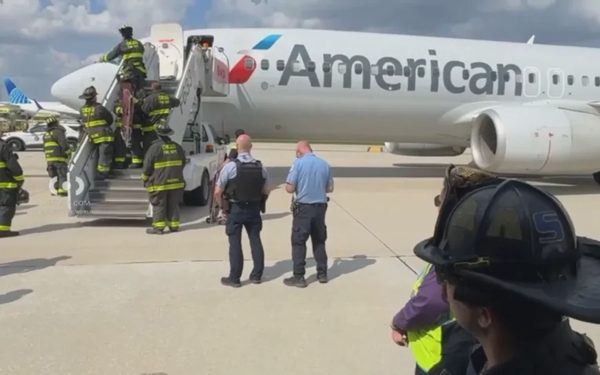 Máy bay American Airlines nổ hai lốp trước giờ cất cánh tại sân bay Chicago