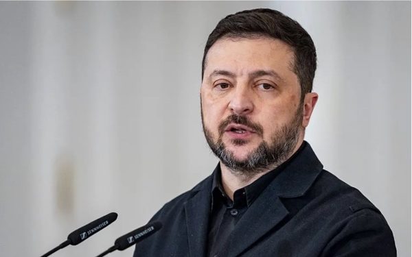 Máy bay chở Tổng thống Ukraine Zelensky suýt bị UAV đâm trúng