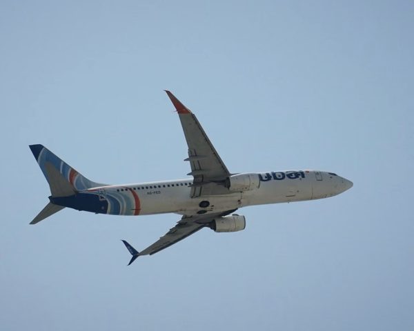 Máy bay đến Israel hạ cánh khẩn, nghi cơ phó định 'lao máy bay xuống đất'