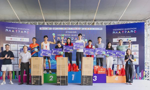 Máy lọc nước Toshiba tiếp sức 10.000 runner VnExpress Marathon Nha Trang