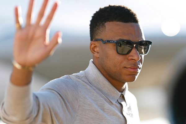 Mbappe gần như bị xóa sổ tại Trung Quốc