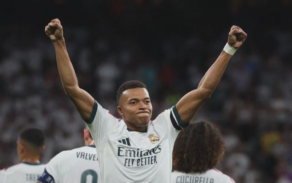 Mbappe lập cú đúp giúp Real Madrid san bằng điểm số với Barca