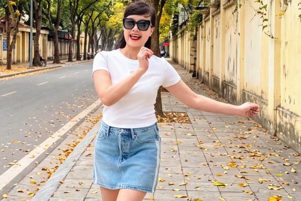 MC Hoài Anh VTV sành điệu xuống phố, nghệ sĩ Vân Dung trẻ như gái đôi mươi