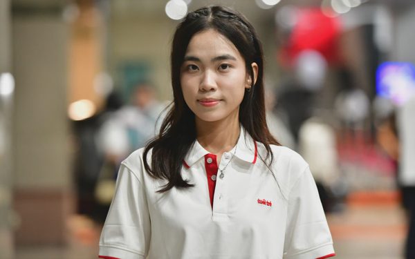 Mẹ mất, nữ sinh nghỉ một năm làm ở xưởng lắp ráp ô tô, nay đậu đại học: Học phí phải vay, tôi biết ơn học bổng