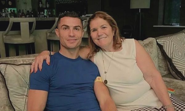 Mẹ Ronaldo: 'Bồ Đào Nha không trân trọng con trai tôi'