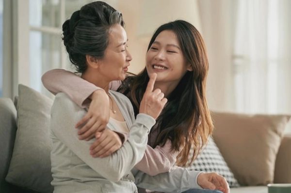 Mẹ ruột tái hợp người yêu cũ, trớ trêu ông lại là bố chồng tôi
