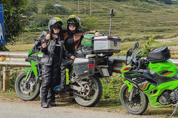 Mẹ U60 và con gái lái mô tô phân khối lớn đi xuyên Việt hơn 3.000km