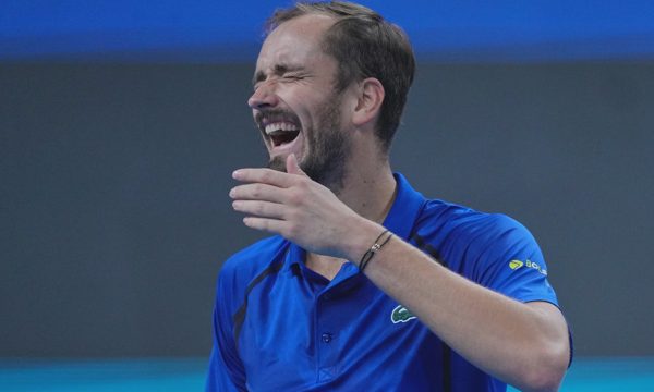 Medvedev và 'con quỷ' trỗi dậy trên sân tennis