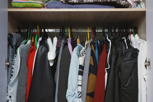 Mẹo biến 1 móc thành 14 chỗ treo giúp tủ quần áo rộng gấp đôi