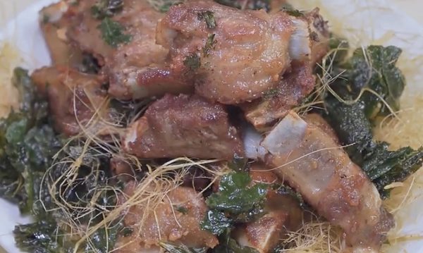 Mẹo giúp sườn chiên sả lá lốt mềm mọng