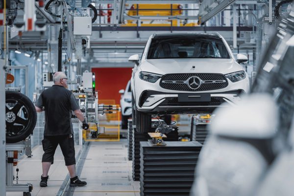 Mercedes-Benz có thể đóng cửa hai nhà máy tại Đức