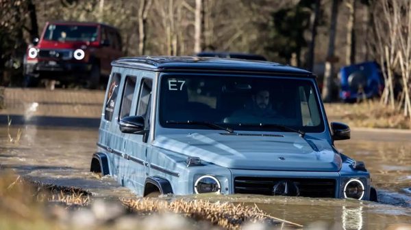 Mercedes-Benz đăng ký sáng chế SUV địa hình có thể nổi trên mặt nước