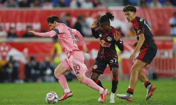 Messi bất lực trong trận thua của Inter Miami