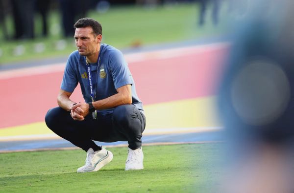 Messi chia tay Argentina ảnh hưởng thế nào đến tương lai của Scaloni?