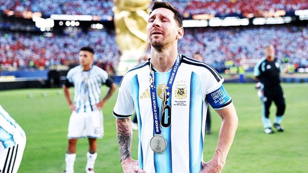 Messi chia tay Argentina