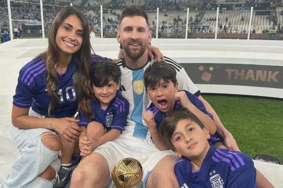 Messi giã từ đội tuyển Argentina, vợ viết tâm thư: “Em tự hào về anh”