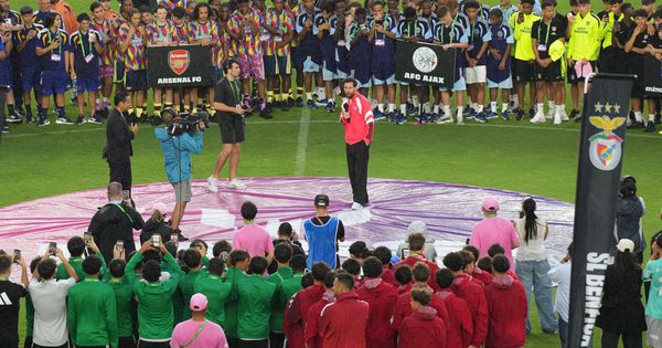 Messi khai mạc Messi Cup, chính thức bỏ lỡ lễ trao Quả bóng vàng 2026