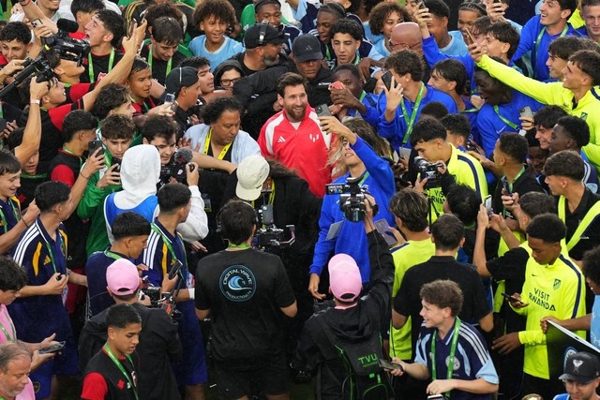 Messi không dự lễ trao Quả bóng vàng 2026