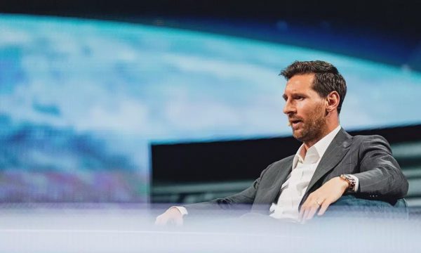 Messi lại đối đầu Ronaldo khi mua CLB Tây Ban Nha