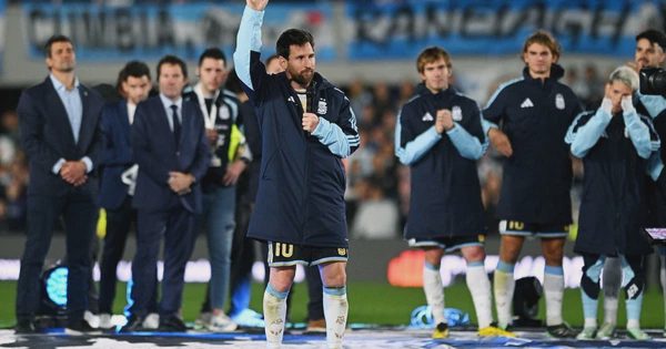 Messi rưng rưng nói lời cảm động ngày chia tay đội tuyển Argentina: 'Tôi chưa bao giờ ngừng chiến đấu'