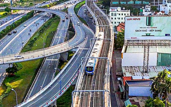 Metro số 1 TP.HCM dừng gần 1 giờ vì bị cúp điện