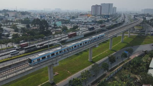 Metro, xe buýt TP HCM tăng chuyến phục vụ lễ an táng 731 hài cốt liệt sĩ