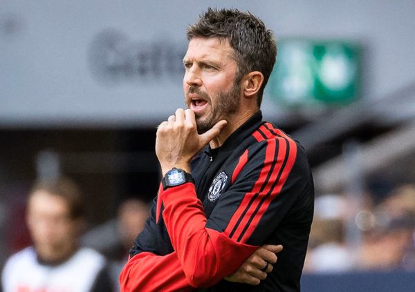 Michael Carrick gây áp lực để Ngoại hạng Anh xử lý Man City