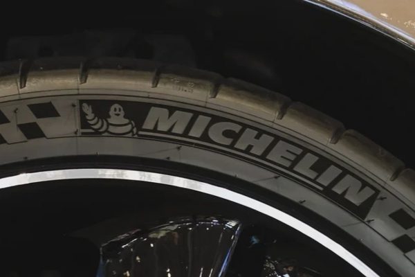 Michelin tích hợp thẻ RFID để theo dõi lốp ô tô