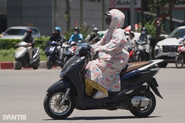 Miền Bắc nắng trên 33 độ C, miền Trung tiếp tục mưa to