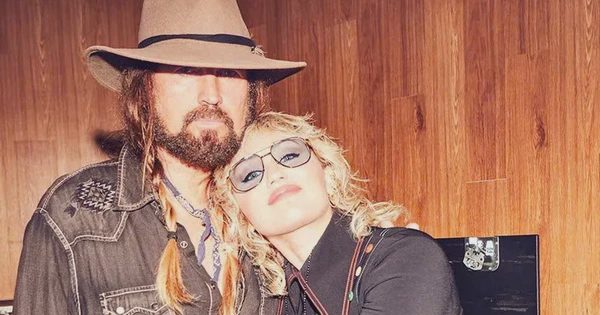 Miley Cyrus và cha ruột gây chú ý với kế hoạch tổ chức đám cưới đôi