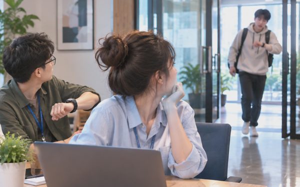 Mình nghiêm túc, người hẹn sẽ không dám đi trễ?