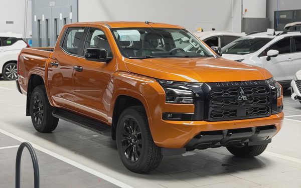 Mitsubishi chiếm 4/10 xe xăng dầu bán chạy nhất, Triton lập kỷ lục