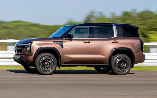 Mitsubishi Pajero đời mới thêm tính năng an toàn dù ra mắt chưa lâu