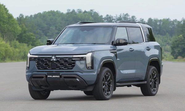 Mitsubishi Pajero thế hệ mới giá từ 49.300 USD