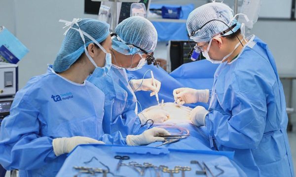 Mổ bắc ba cầu mạch vành khi tim vẫn đập