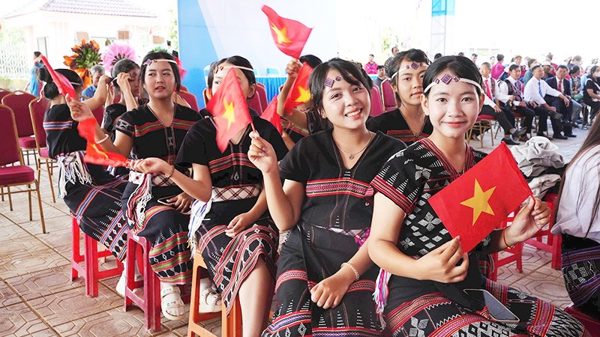 Mở cánh cửa tương lai cho học sinh vùng biên (kỳ 2)