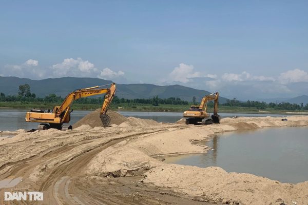 Mỏ cát Quảng Ngãi: Giá đấu gần 1,1 triệu đồng/m3, cao gấp 3 lần