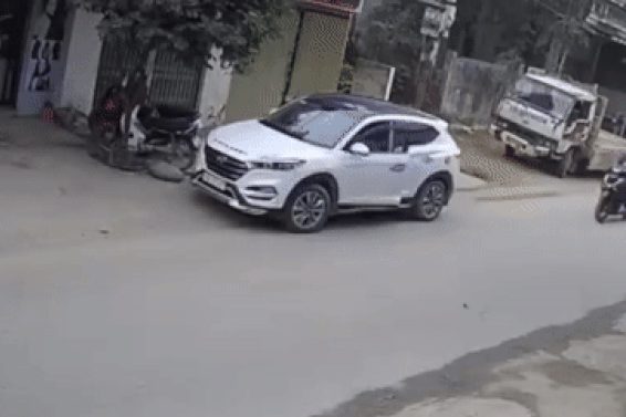 Mở cửa ô tô thiếu quan sát bị phạt nặng thế nào?