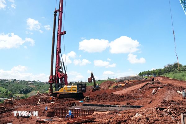 Mở rộng cao tốc Bảo Lộc-Liên Khương lên 24,75m