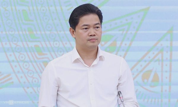 'Mở rộng mua sắm tập trung chặn nâng giá thiết bị y tế và thuốc nhập khẩu'