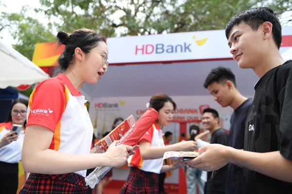 Mở thẻ HDBank, cơ hội nhận AirPods 4 tại Sóng Festival 2026
