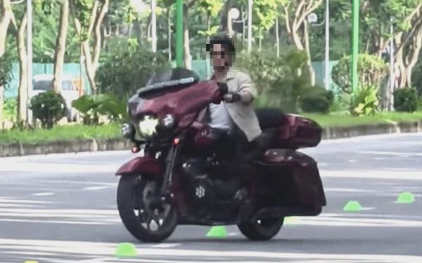 Mô tô phân khối lớn chạy tốc độ 'bàn thờ': Một người ngầu mà vạn người sầu