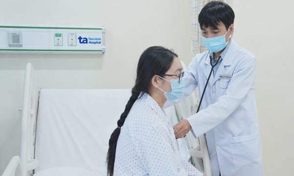 Mổ u buồng trứng cho cô gái tăng áp động mạch phổi