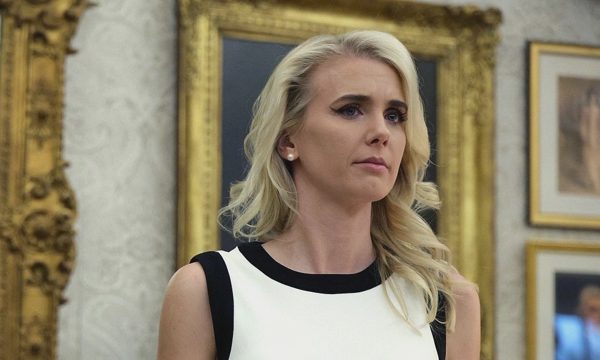 Mối bất hòa trong gia đình nữ trợ lý tóc vàng của ông Trump