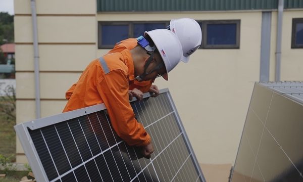 Mới có hai địa phương hỗ trợ người dân lắp điện mặt trời mái nhà